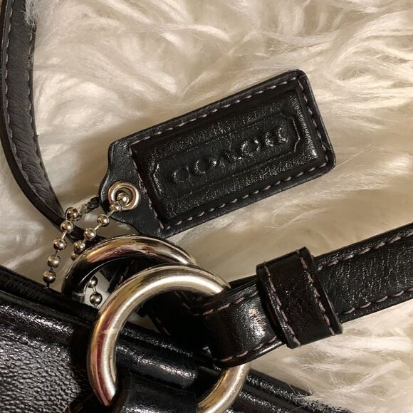 FINAL REDUCTION Coach Signature logo shoulder bag in like new condition - Picture 13 of 14